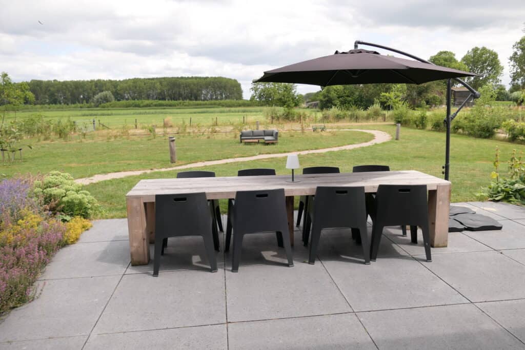 Terras bij vakantiehuis de Koeienhoek